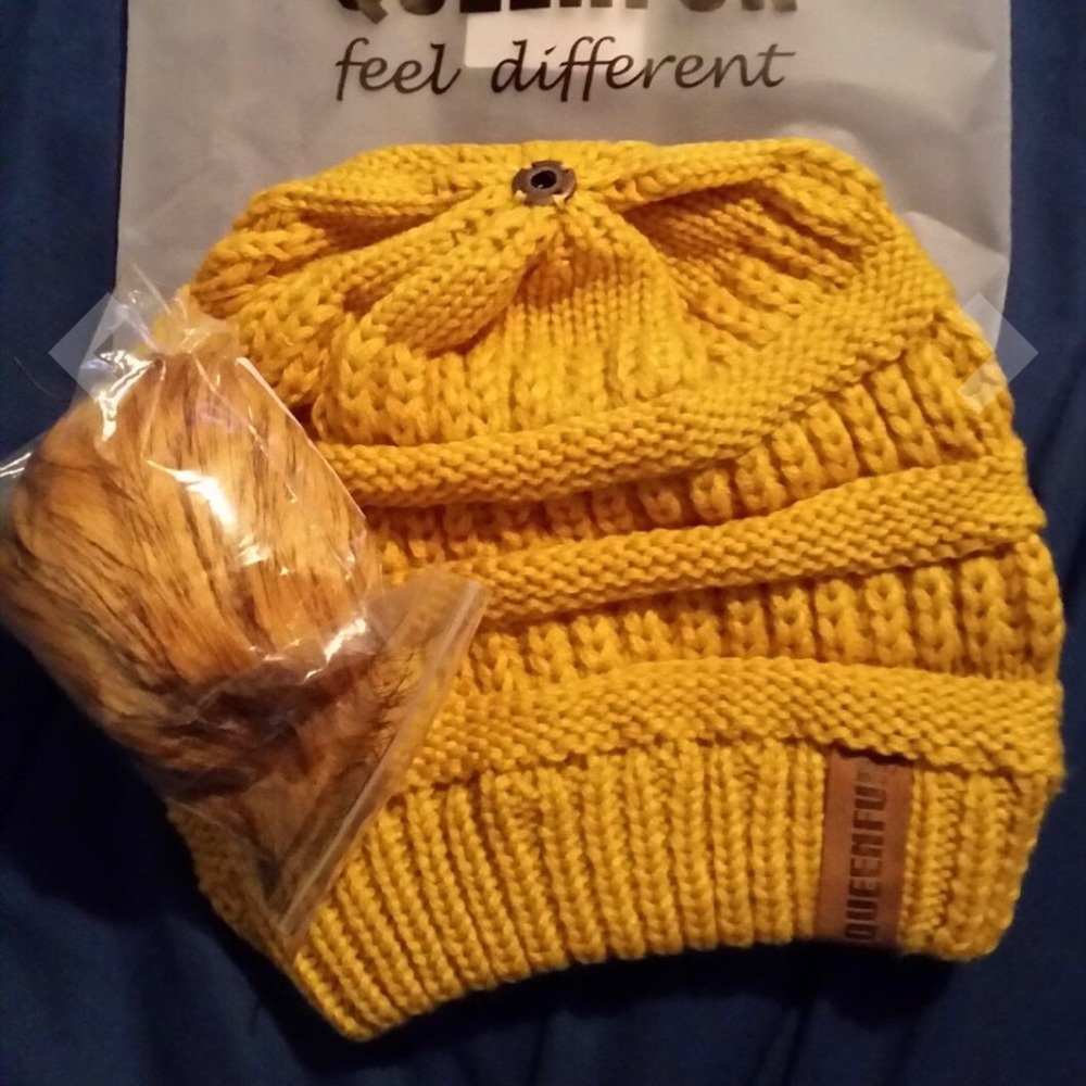 Mustard 5⭐️ Rated Slouchy Knit Beanie w Fur PomPom - Picture 4 of 7